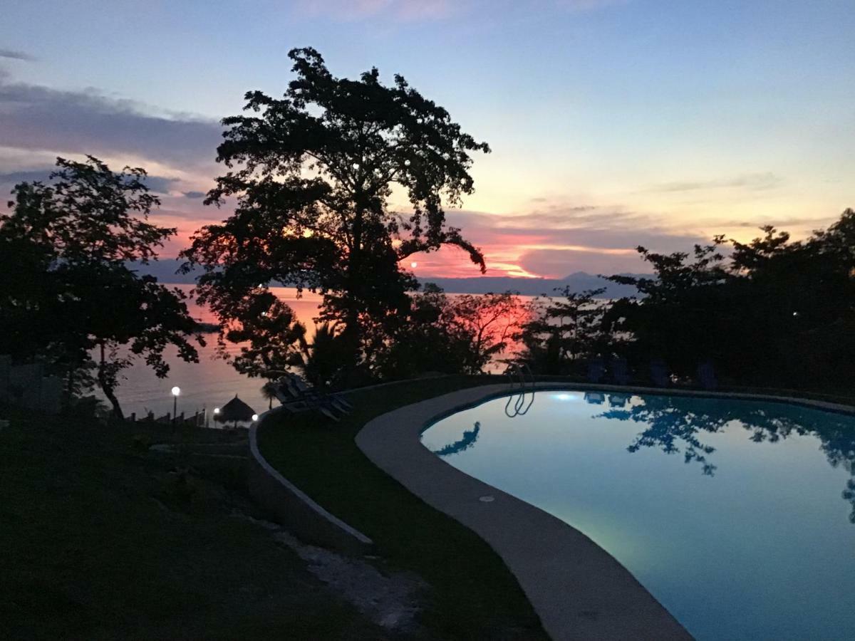 Cuestas Beach Resort And Restaurant Badian Dış mekan fotoğraf